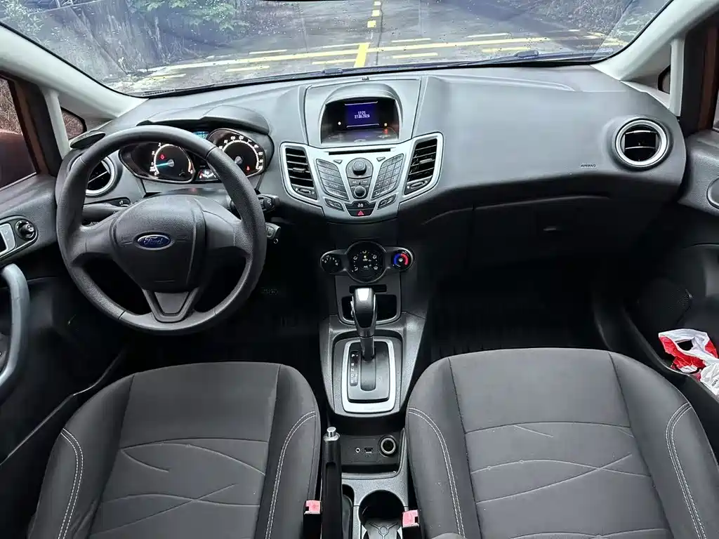 Ford Fiesta 2013 1.5L AT Fashion