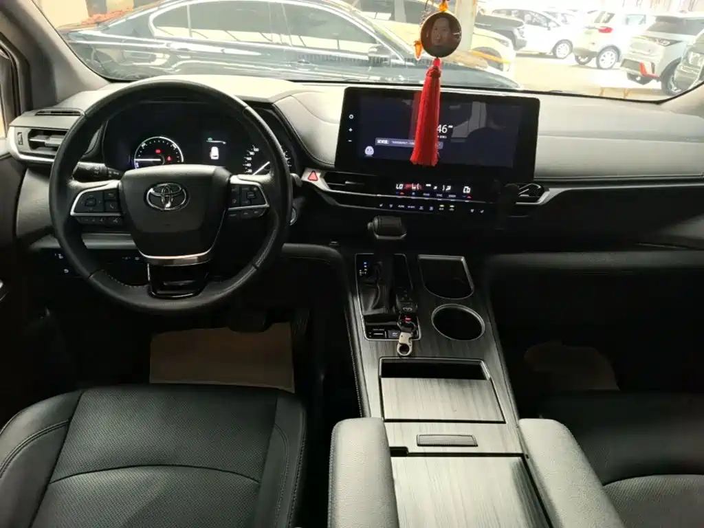 Toyota Sienna — миниатюра 10