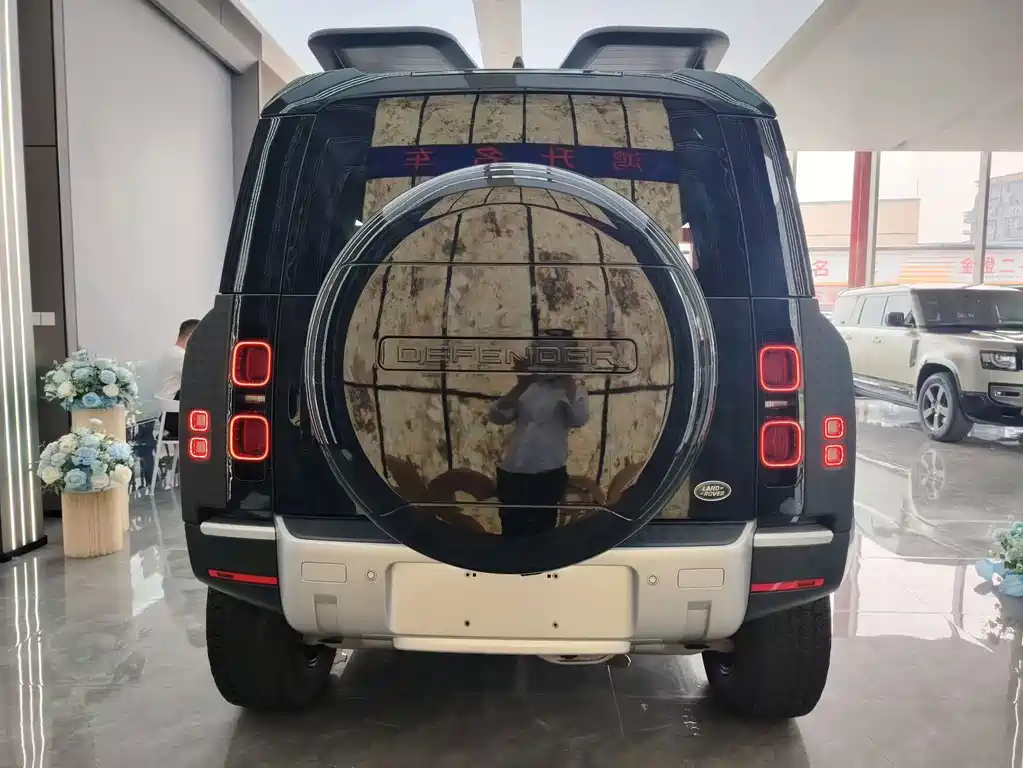 Land Rover Defender — миниатюра 7