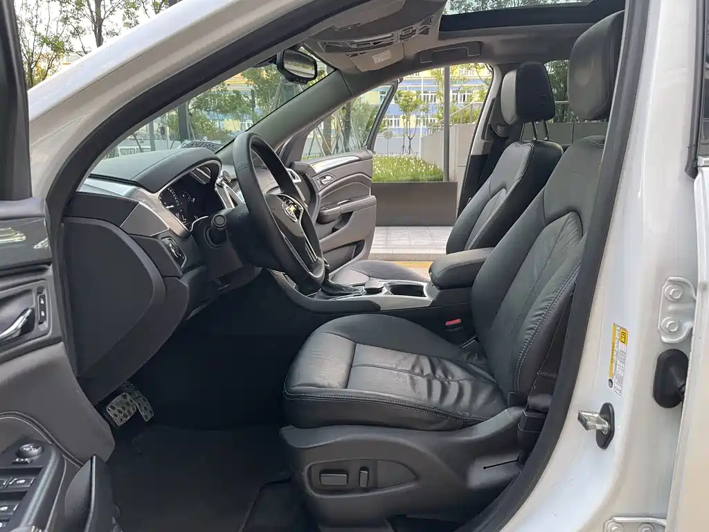 Cadillac SRX — миниатюра 12