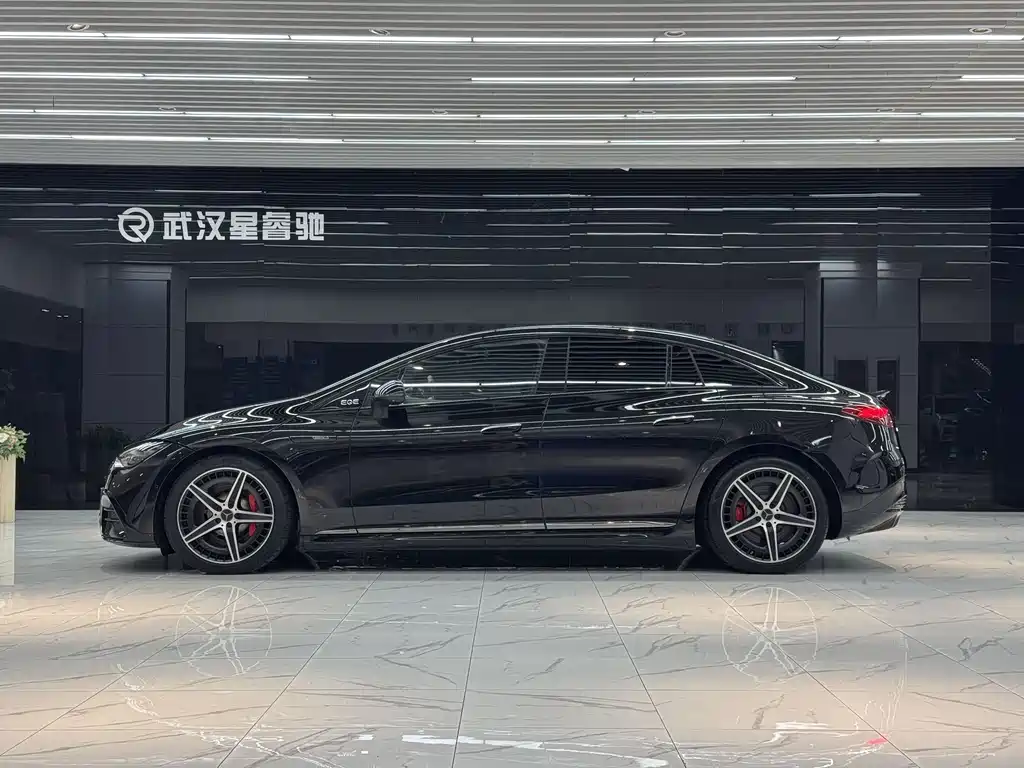 Mercedes-Benz EQE AMG — миниатюра 3