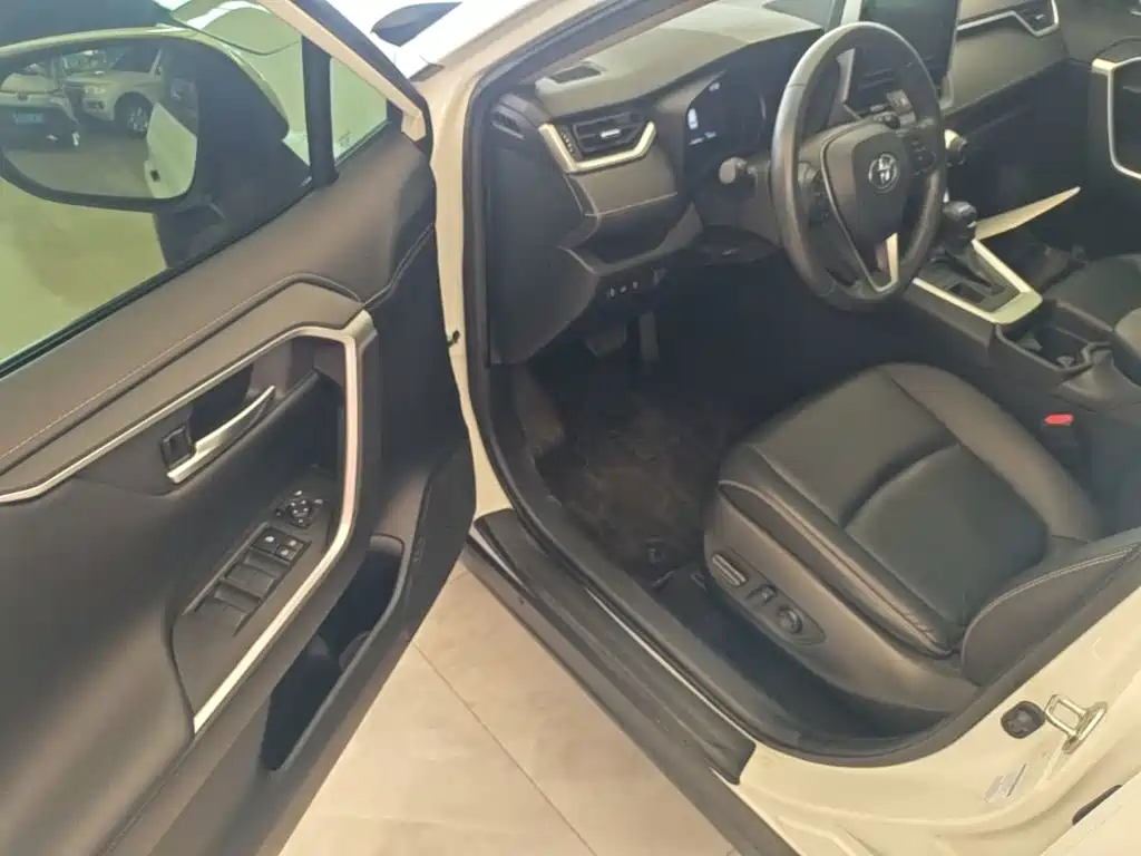 Toyota RAV4 — миниатюра 16