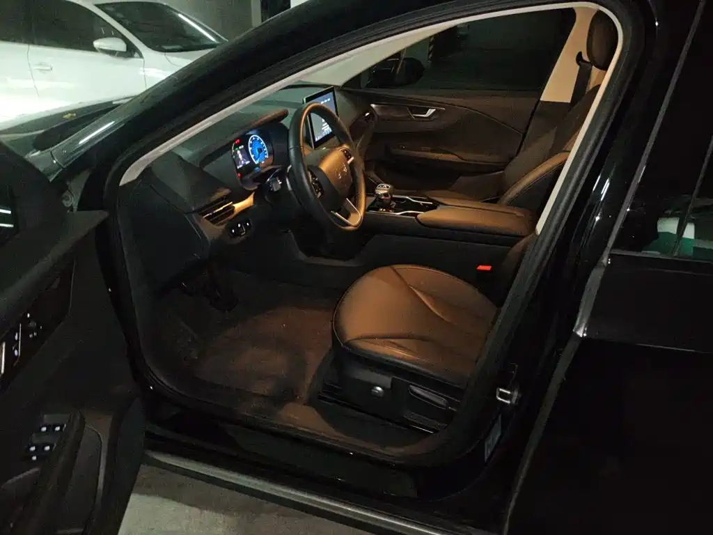 Hongqi Hongqi E-QM5 — миниатюра 17
