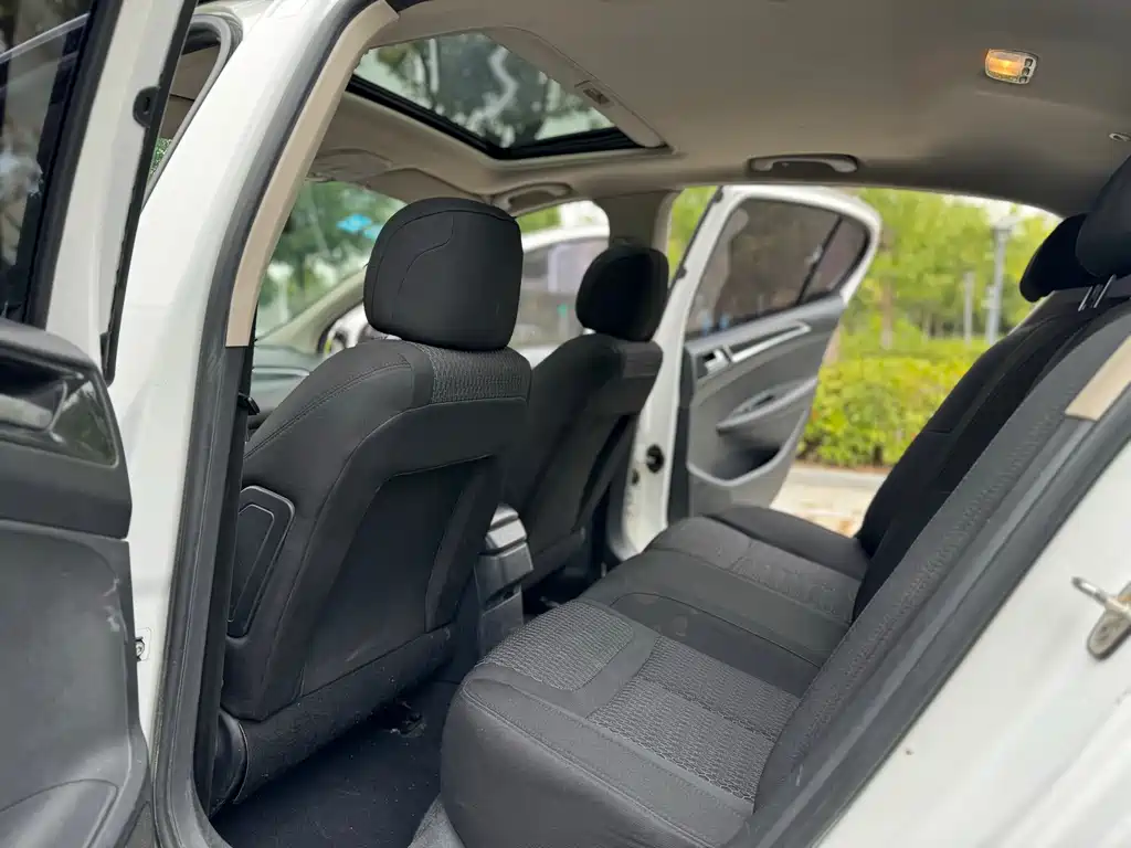 Peugeot 308 — миниатюра 6
