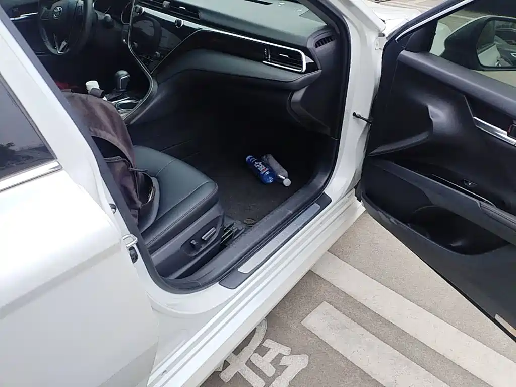 Toyota Camry — миниатюра 9