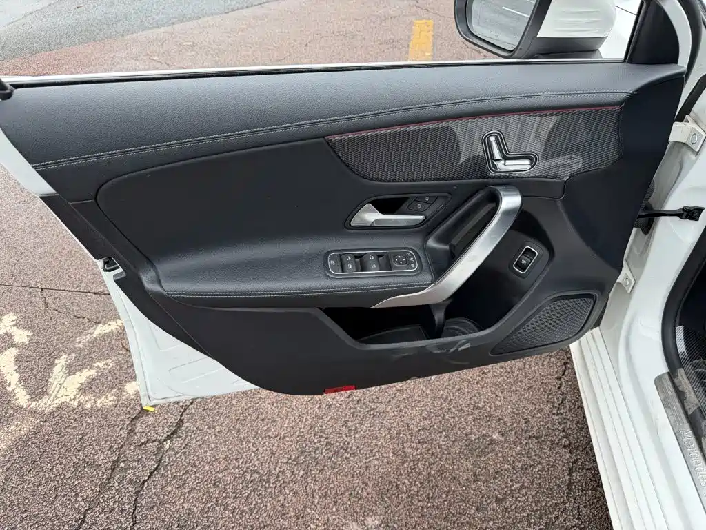 Mercedes-Benz A-Class — миниатюра 6