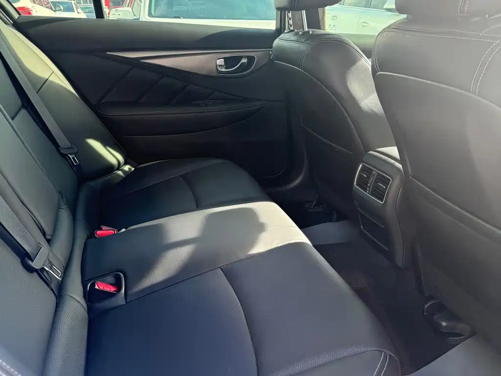 Infiniti Q50L — миниатюра 10