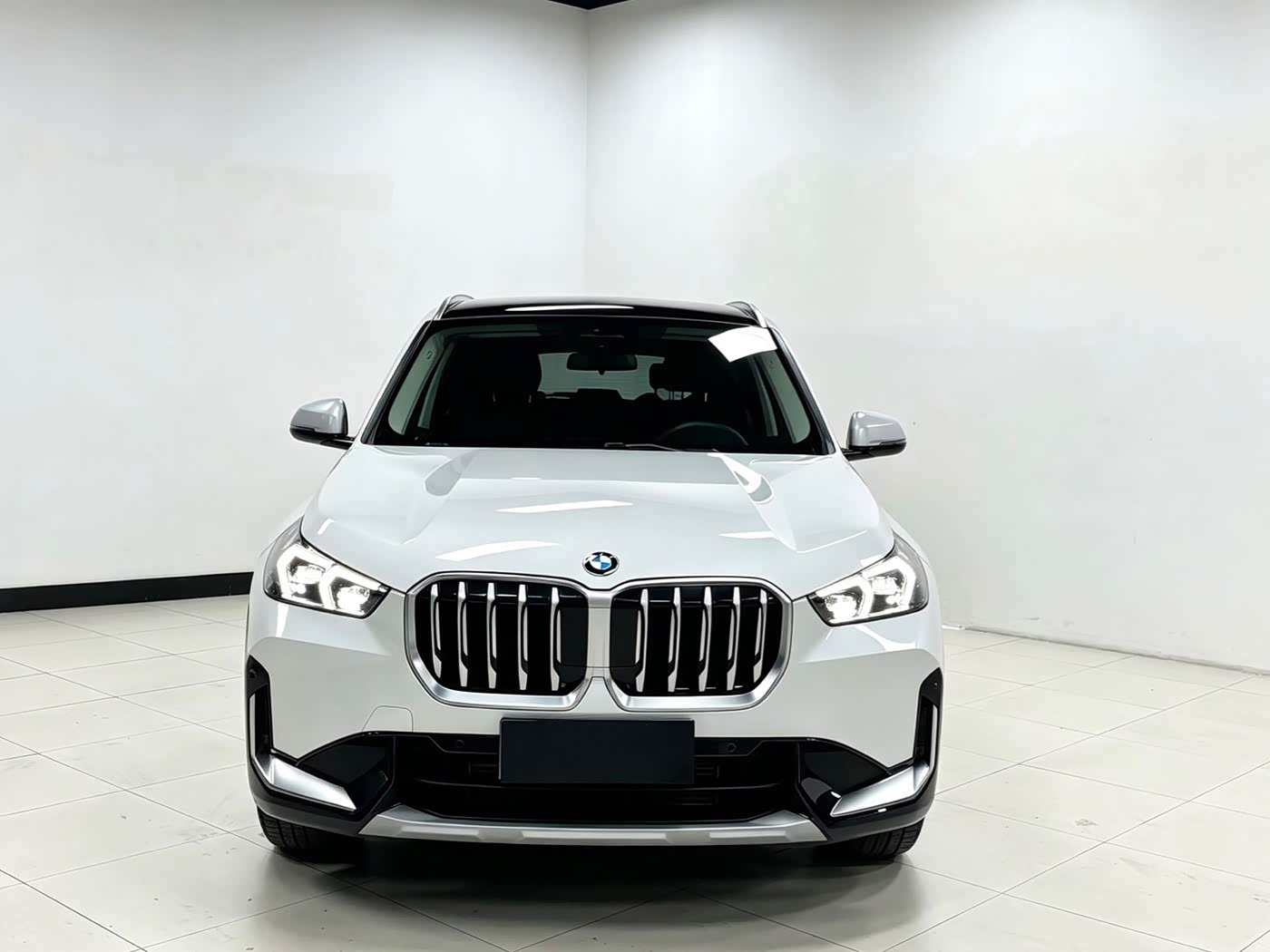 BMW X1 1.5 л 2023 г. Белый, пробег 32000 км