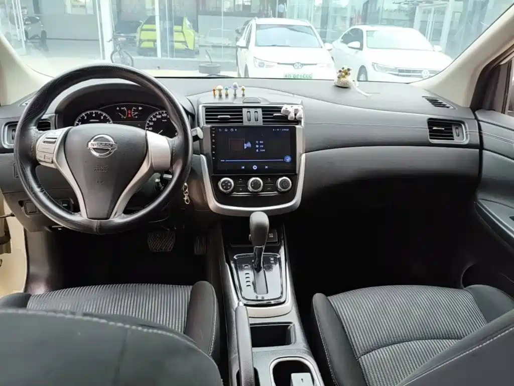 Nissan Tiida — миниатюра 10