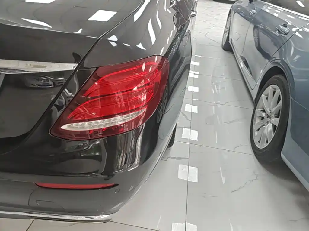 Mercedes-Benz E-Class — миниатюра 8