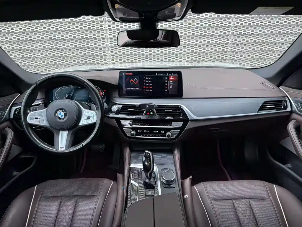 BMW 5 Series — миниатюра 5