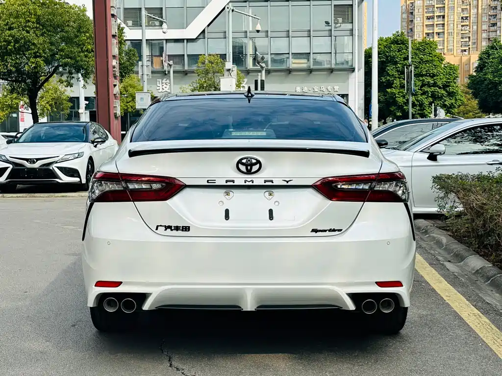 TOYOTA CAMRY