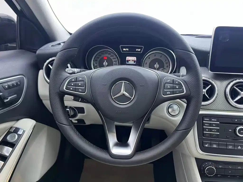 Mercedes-Benz GLA 2016 GLA 220 4MATIC Fashion