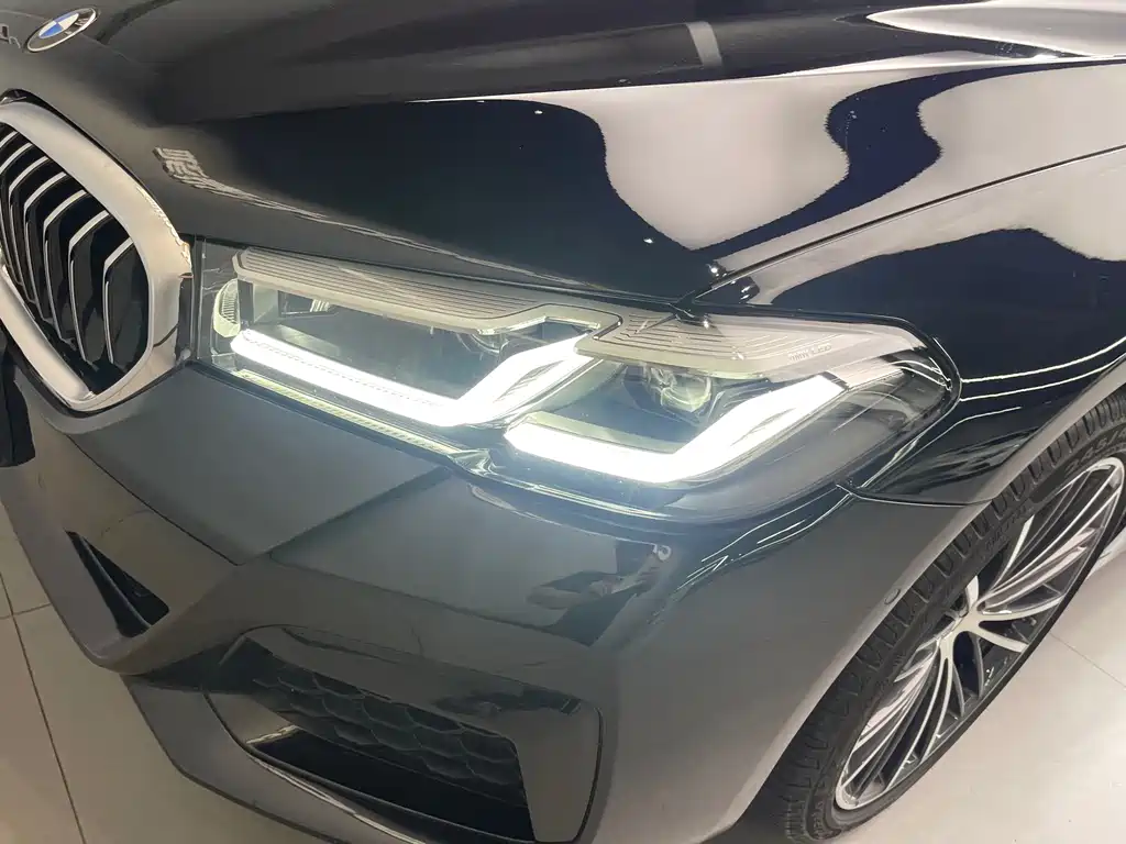 BMW 5 Series — миниатюра 12