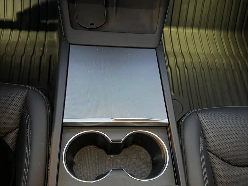 Tesla Model 3 — миниатюра 12