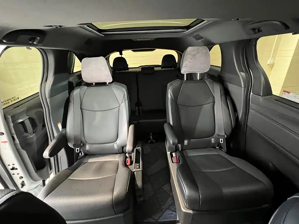 Toyota Granvia — миниатюра 16