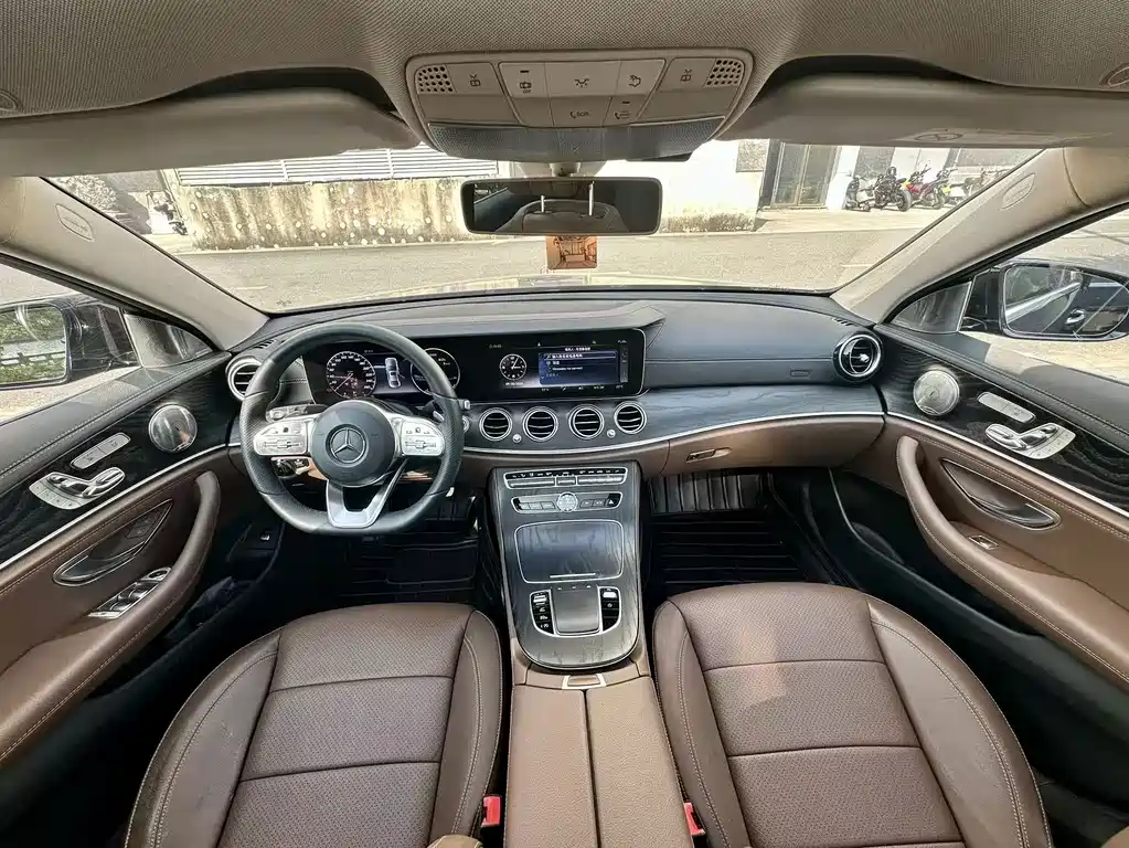 Mercedes-Benz E-Class — миниатюра 8
