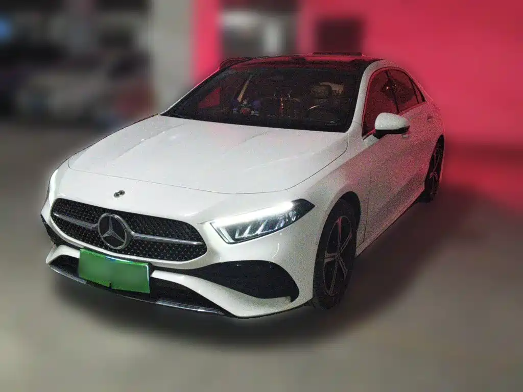 奔驰A级 2022款 改款三 A 200 L 运动轿车时尚型 2023