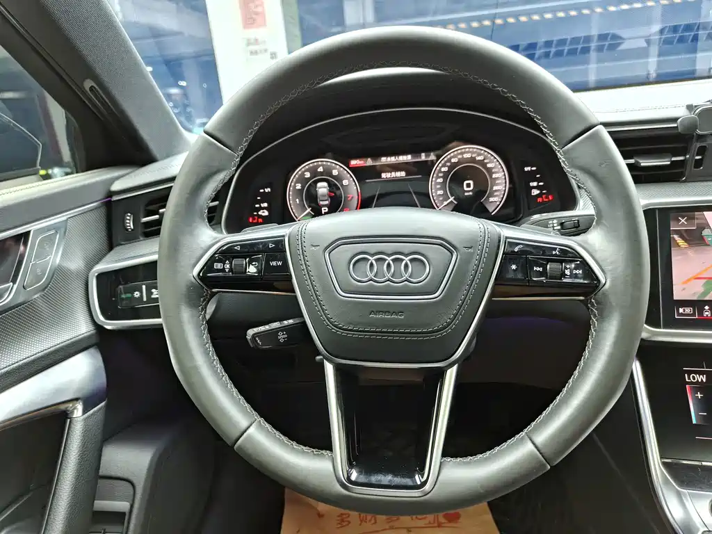 Audi A6L New Energy — миниатюра 24