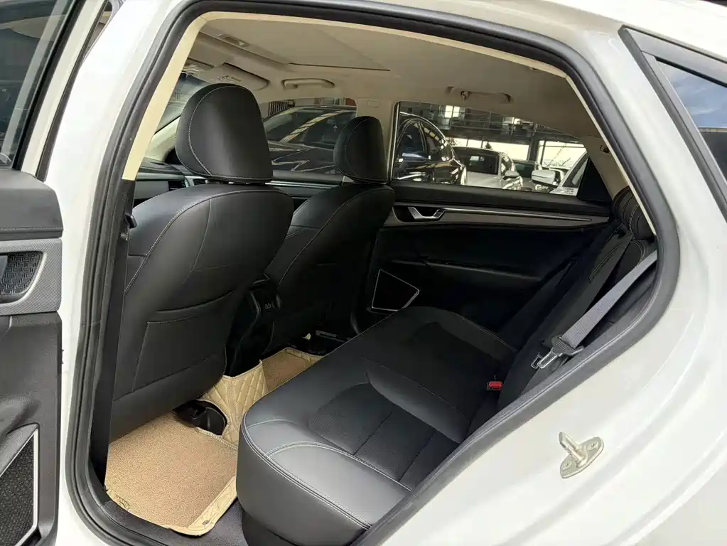 Geely Emgrand GL — миниатюра 9