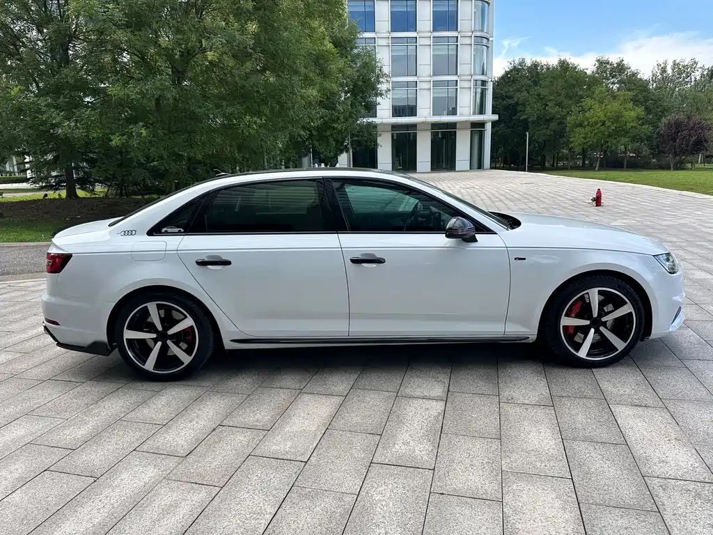 Audi A4L — миниатюра 4