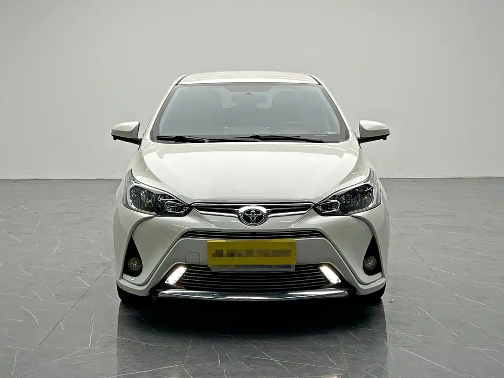 Toyota Yaris L — миниатюра 2