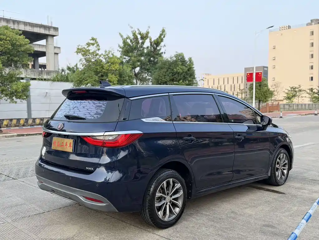 BYD MAX — миниатюра 3