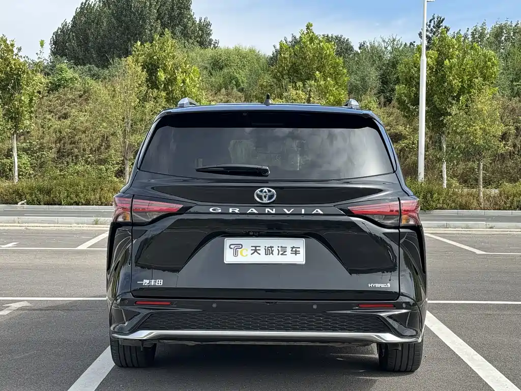 Toyota Granvia — миниатюра 19