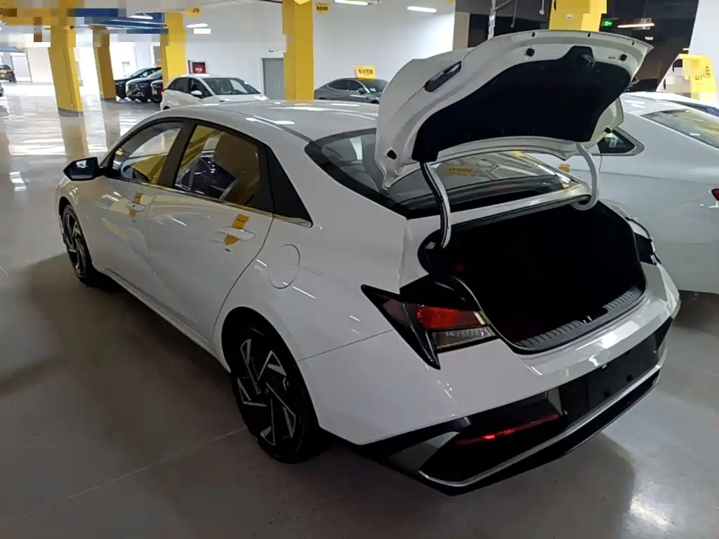 Hyundai Elantra — миниатюра 5