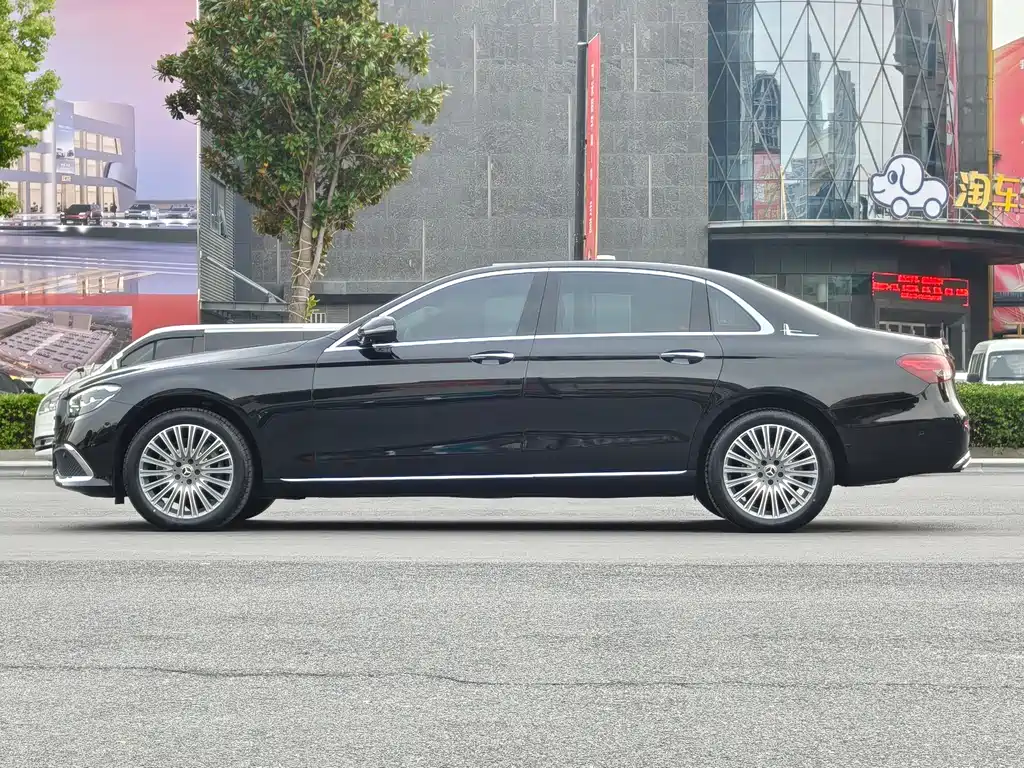 Mercedes-Benz E-Class — миниатюра 7