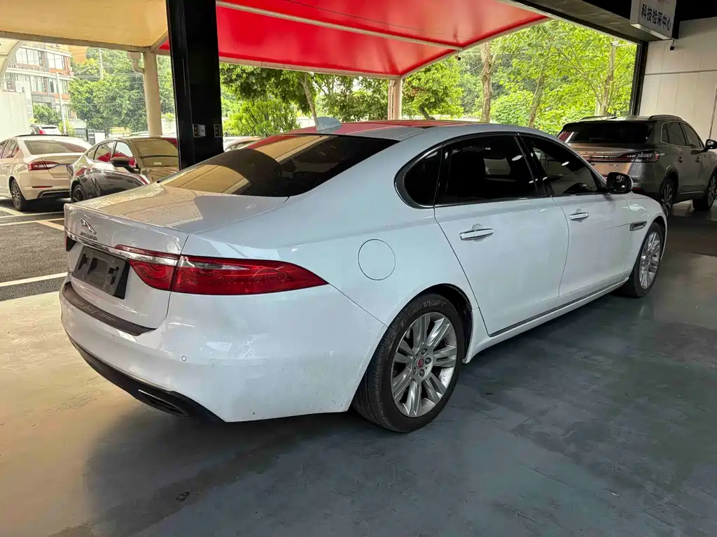 Jaguar XFL — миниатюра 9