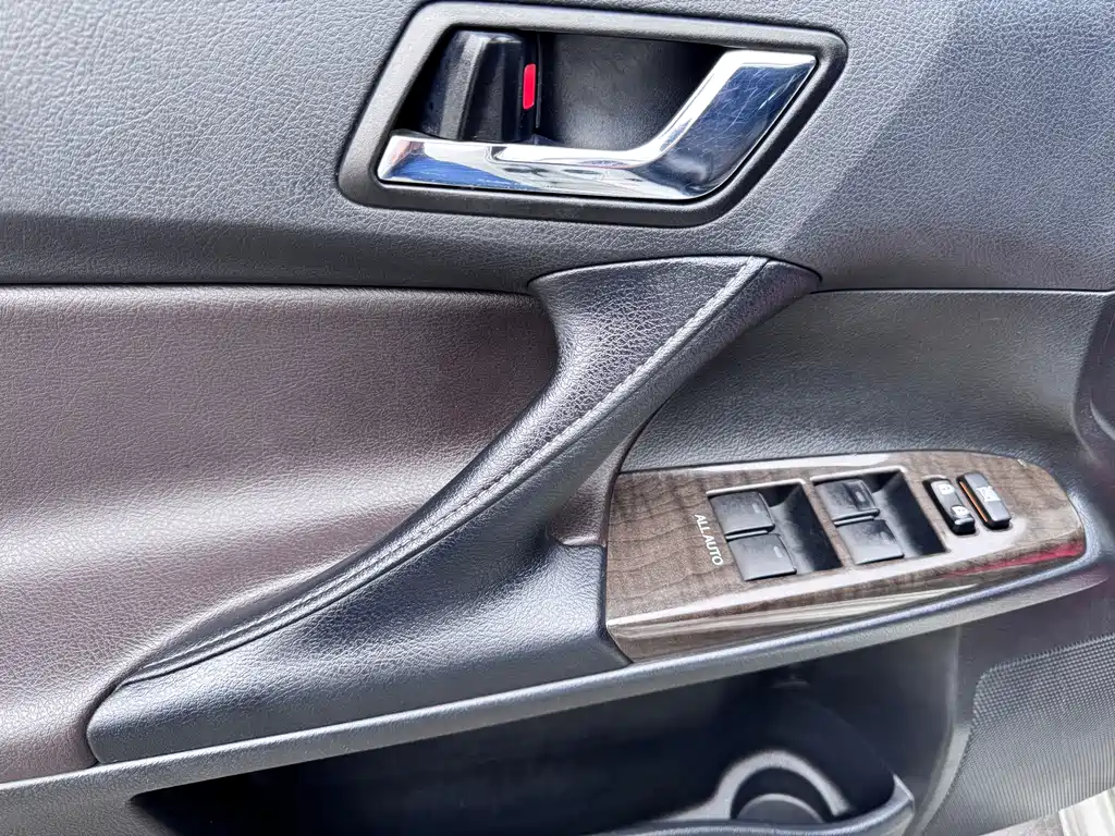 Toyota Reiz — миниатюра 12