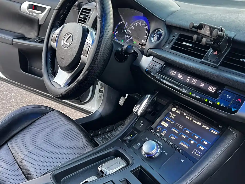 Lexus CT — миниатюра 16