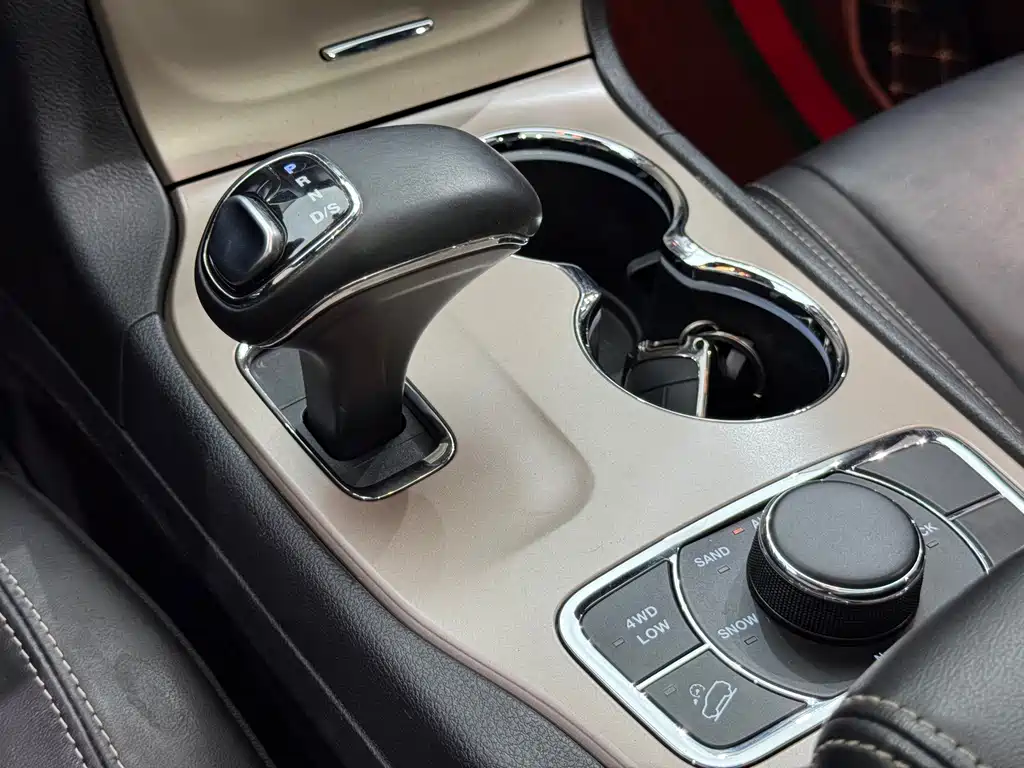 Jeep Grand Cherokee (Import) — миниатюра 12