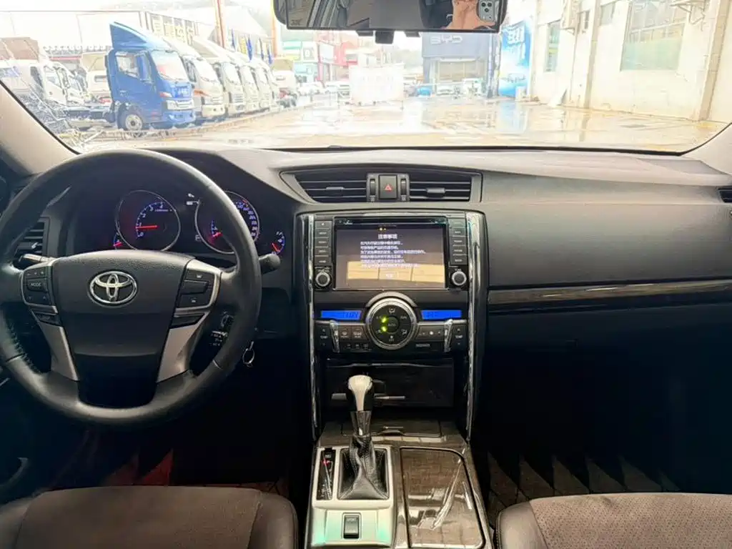 Toyota Reiz — миниатюра 6