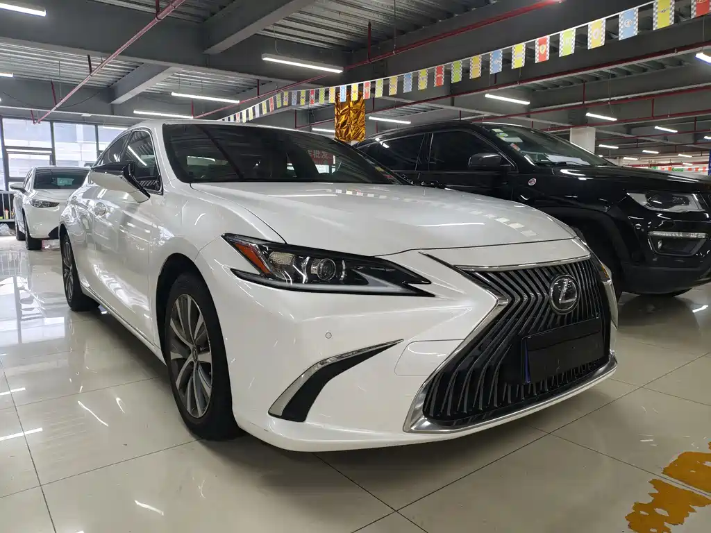 Lexus ES 2018 200 V
