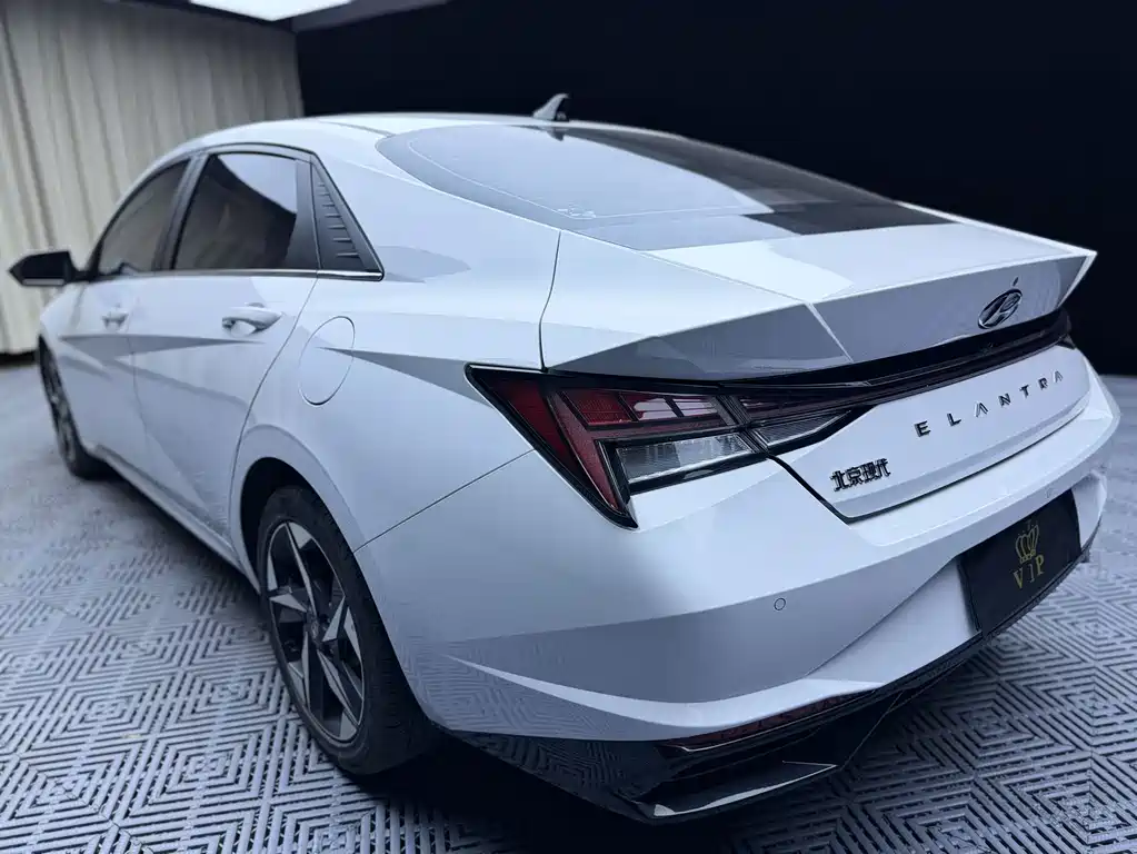 Hyundai Elantra — миниатюра 7