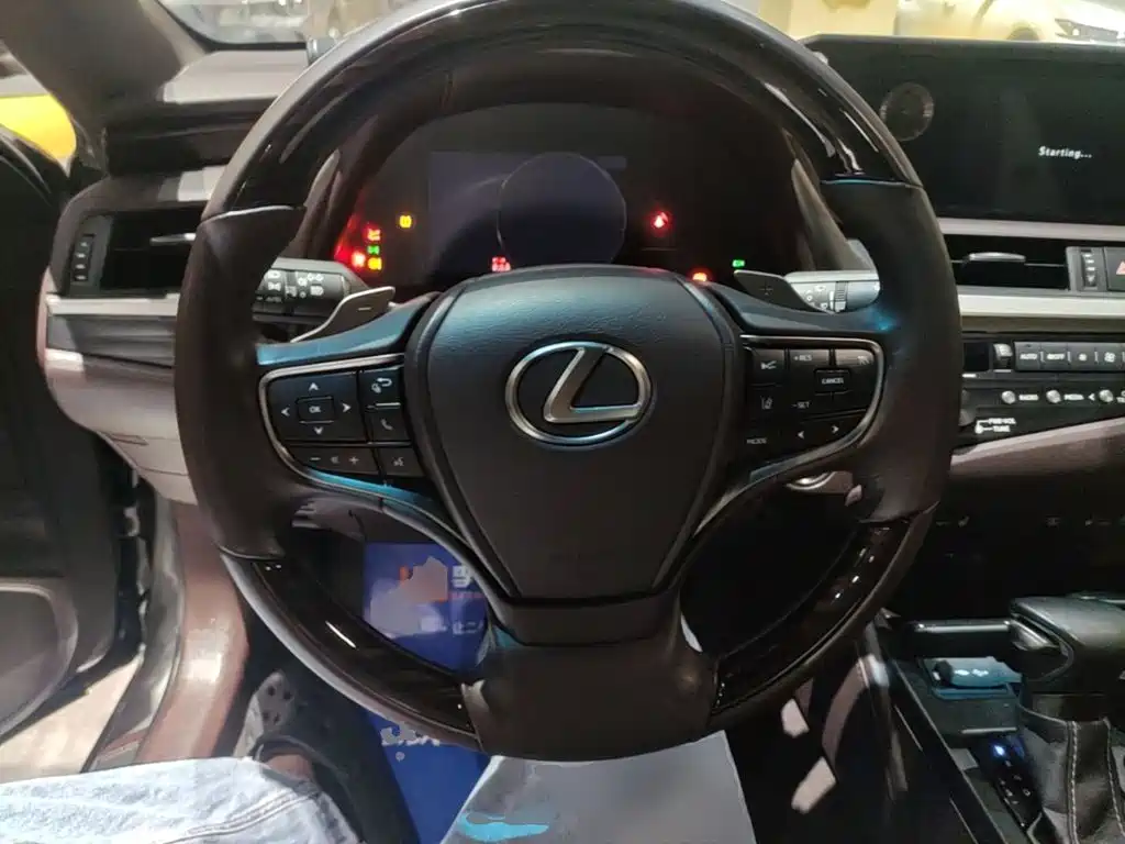 Lexus ES — миниатюра 11