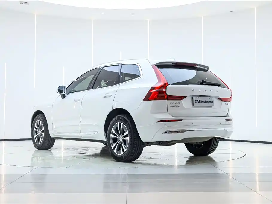 Volvo XC60 2025 B5 Luxury