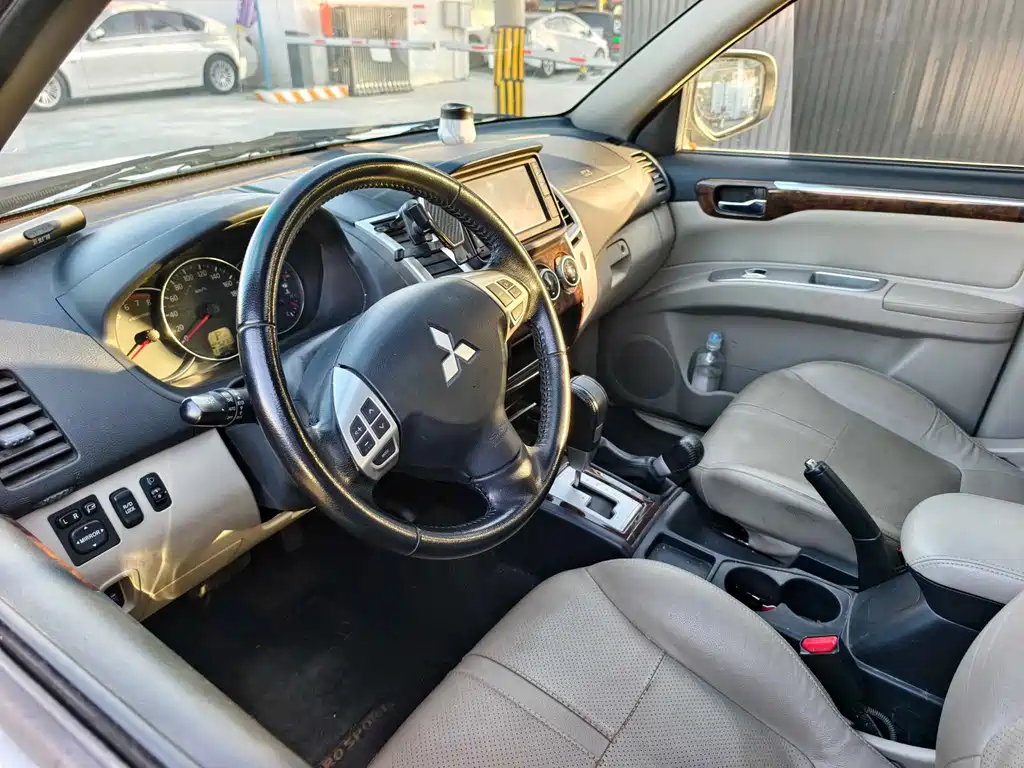 MITSUBISHI PAJERO JINCHANG