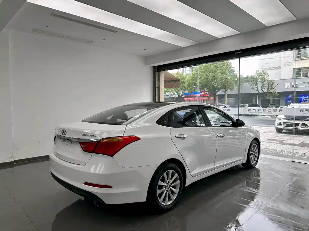 Hyundai Mistra — миниатюра 9
