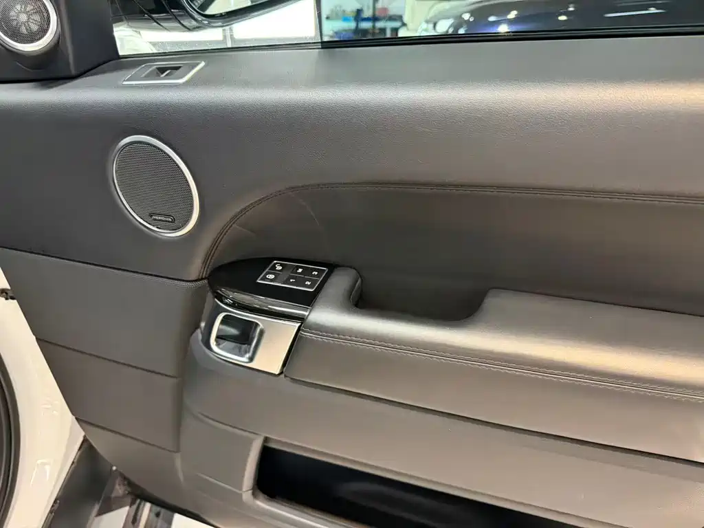 Land Rover Range Rover — миниатюра 13