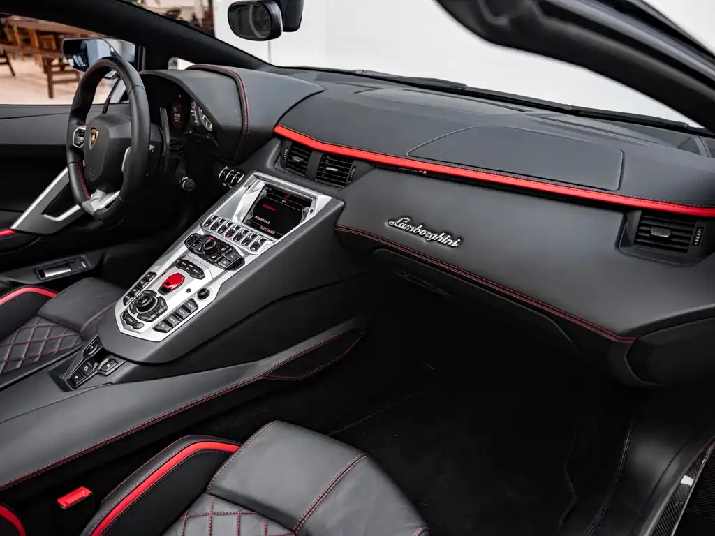 Lamborghini Aventador — миниатюра 14