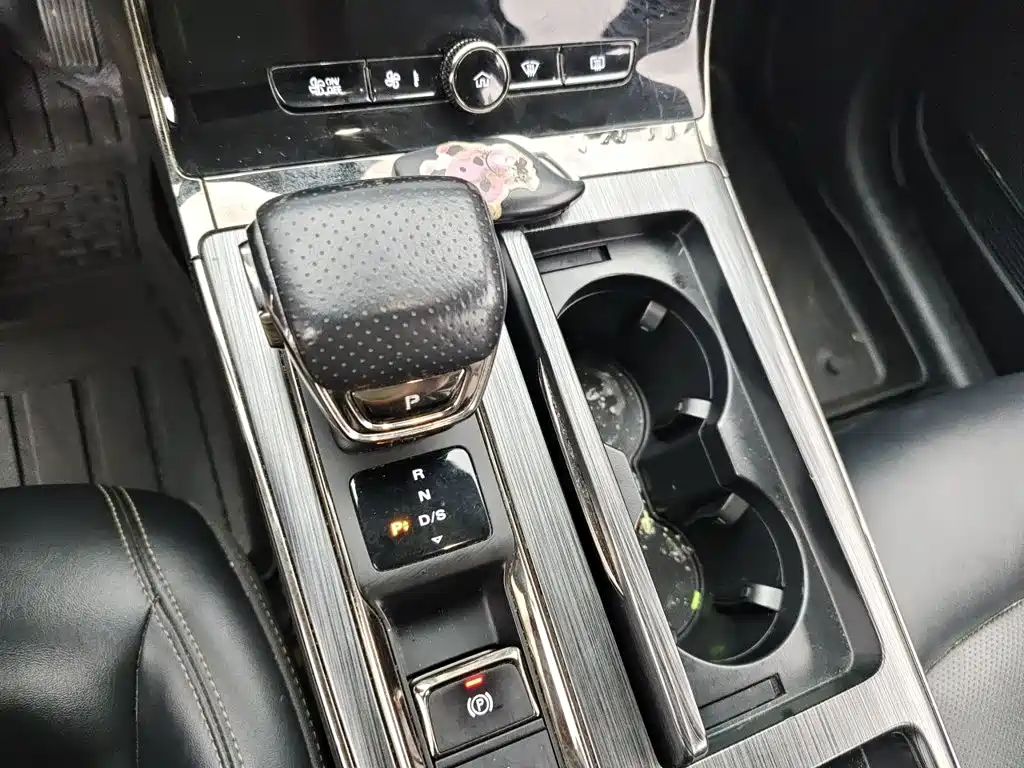 Roewe RX5 — миниатюра 10
