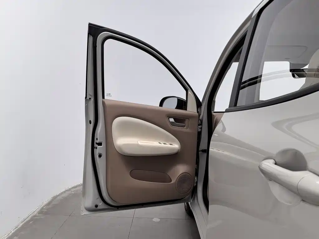 Wuling MINIEV — миниатюра 8