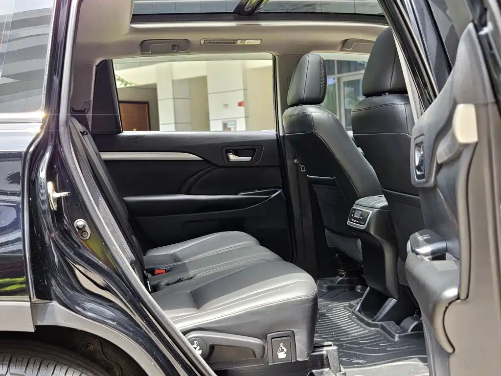 Toyota Highlander 2015 2.0T Luxury 7 мест