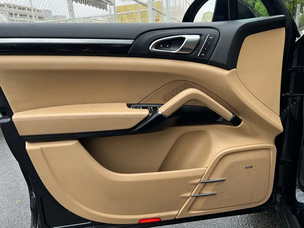 Porsche Cayenne — миниатюра 20