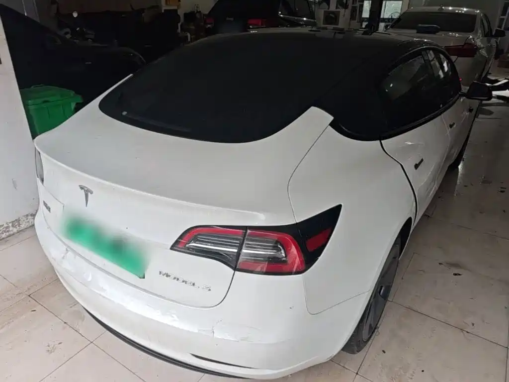 Tesla Model 3 — миниатюра 7