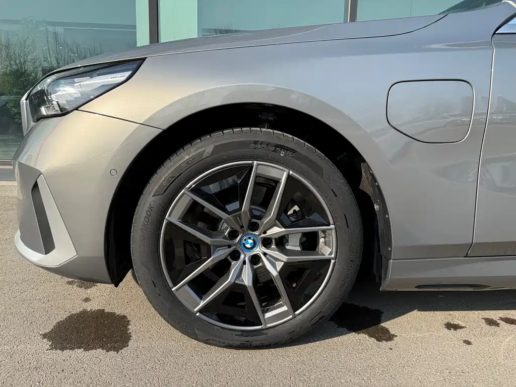 BMW i5 2024 eDrive 35L Premium Luxury