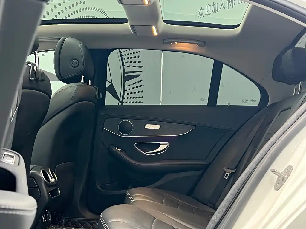 Mercedes-Benz C-Class — миниатюра 7